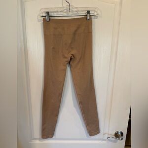 Aurola women’s tan seamless scrunch booty gym work out leggings size small